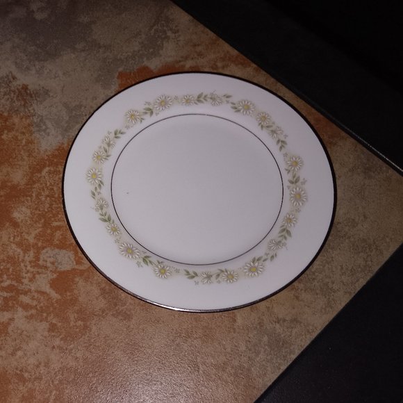 Noritake small plate.  "Trilby" Daisey Pattern. - Picture 3 of 5